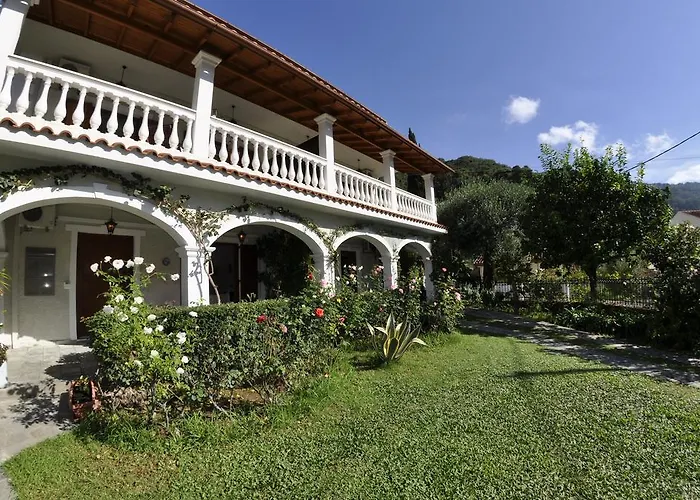 Apartment Alexandros &